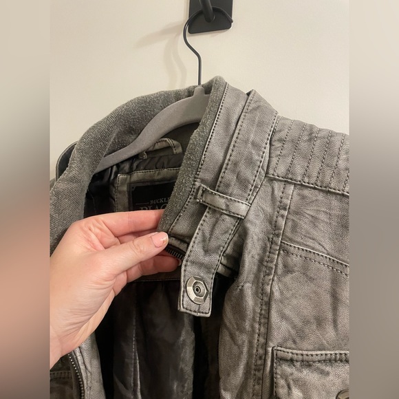 Buckle Jacket - Picture 6 of 8